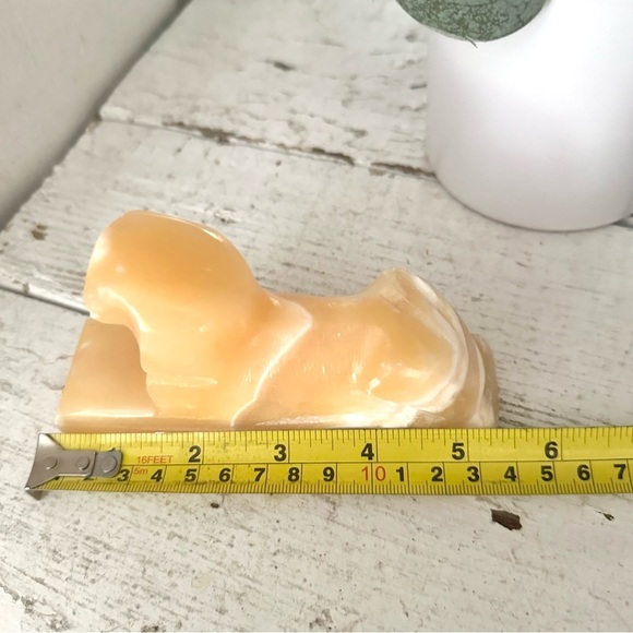 Vintage Yellow Onyx Sphinx Desktop Paperweight Egyptian Statue Carved Stone - Picture 7 of 10